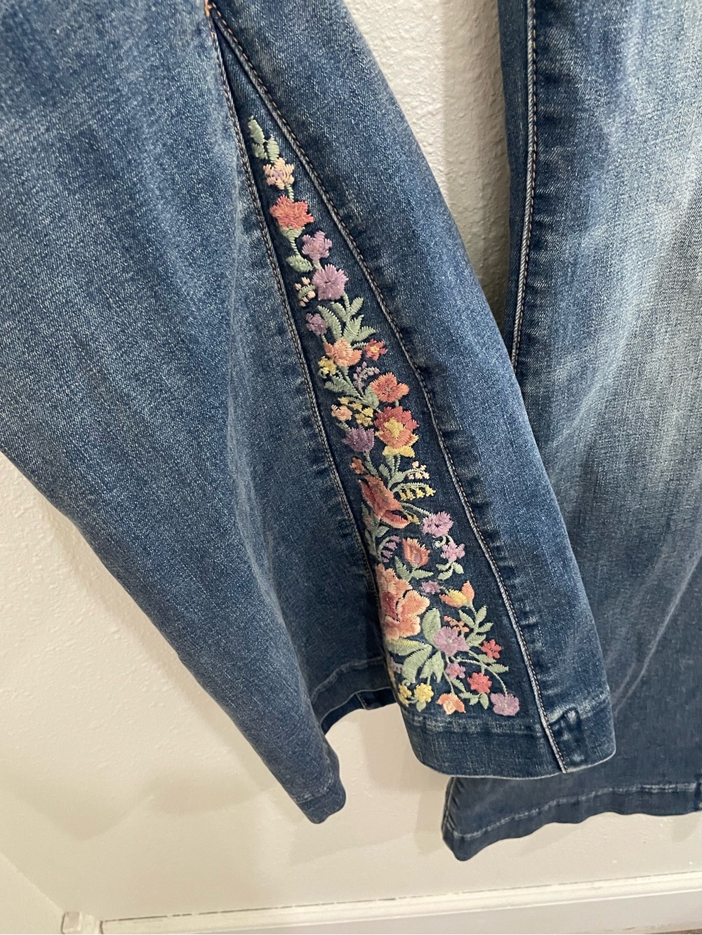 American Eagle Embroidered Flare Boho Jeans Festival Western High Rise Stretch - Picture 4 of 9
